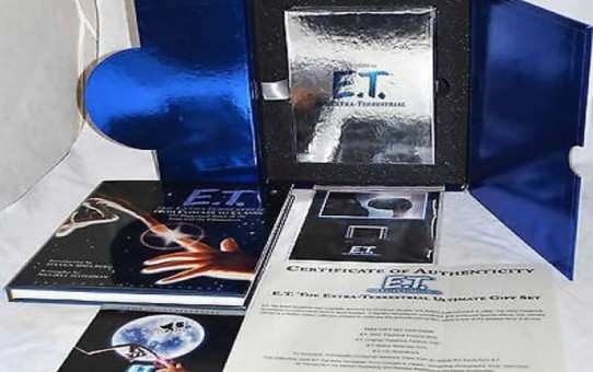 E.T. The Extra-Terrestrial 20th Anniversary Ultimate Gift Set 3 DVD + 1 CD
